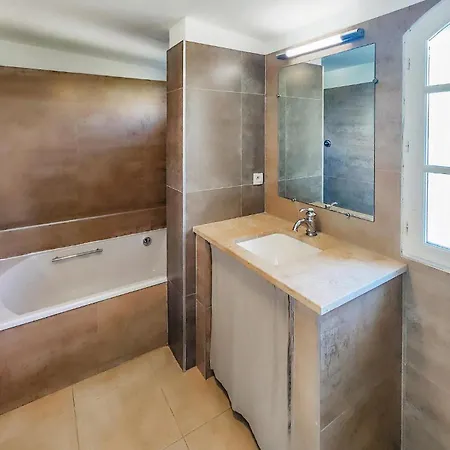 1 Bedroom In Saint-laurent-de-la-ca * Saint-Laurent-de-la-Cabrerisse